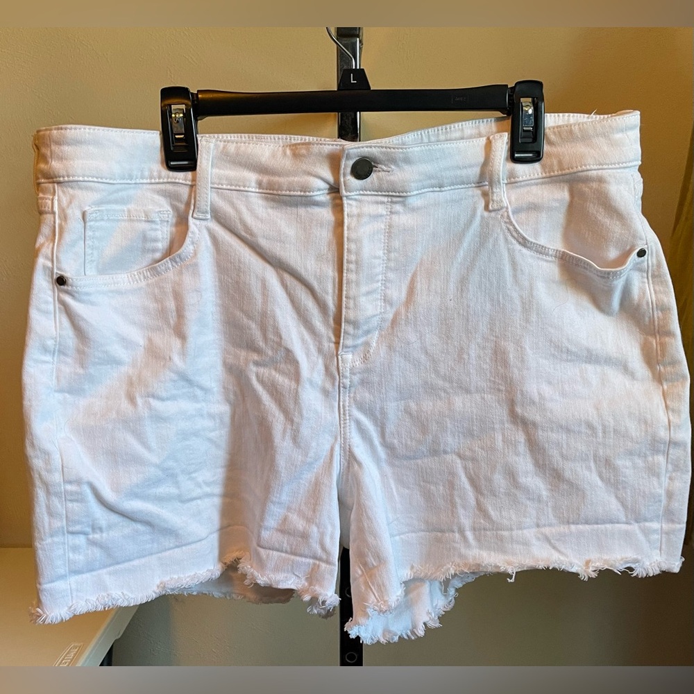 NINE WEST White Denim Women's Shorts. Size 18